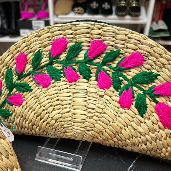 Village Lift Straw clutches - Picture 2 of 10